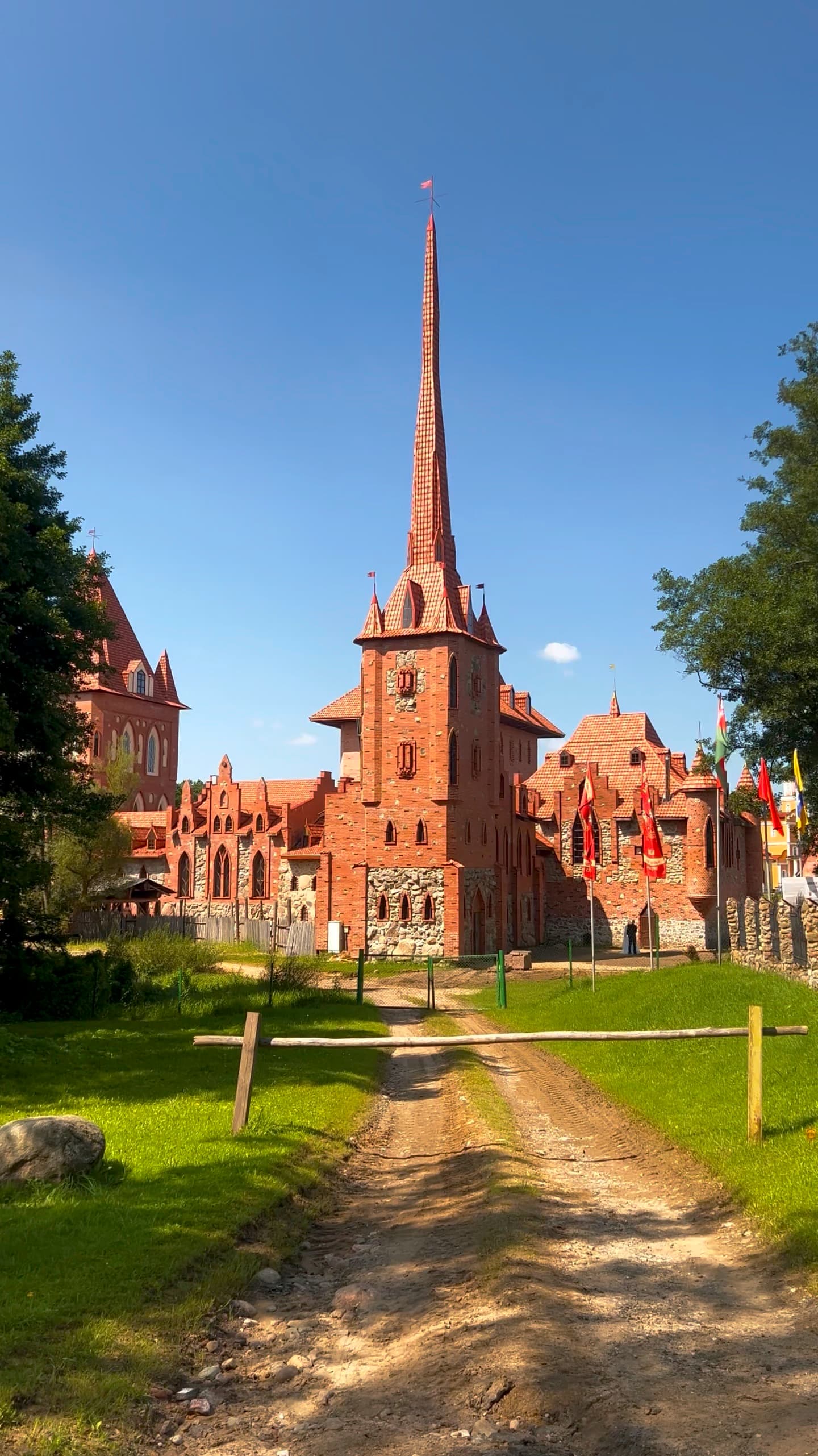 Архітэктура парку Сула ў сонечны дзень