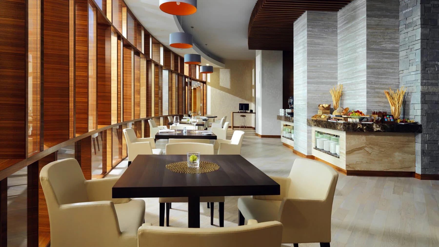 Minsk Marriott lobi ve ortak yaşam alanı