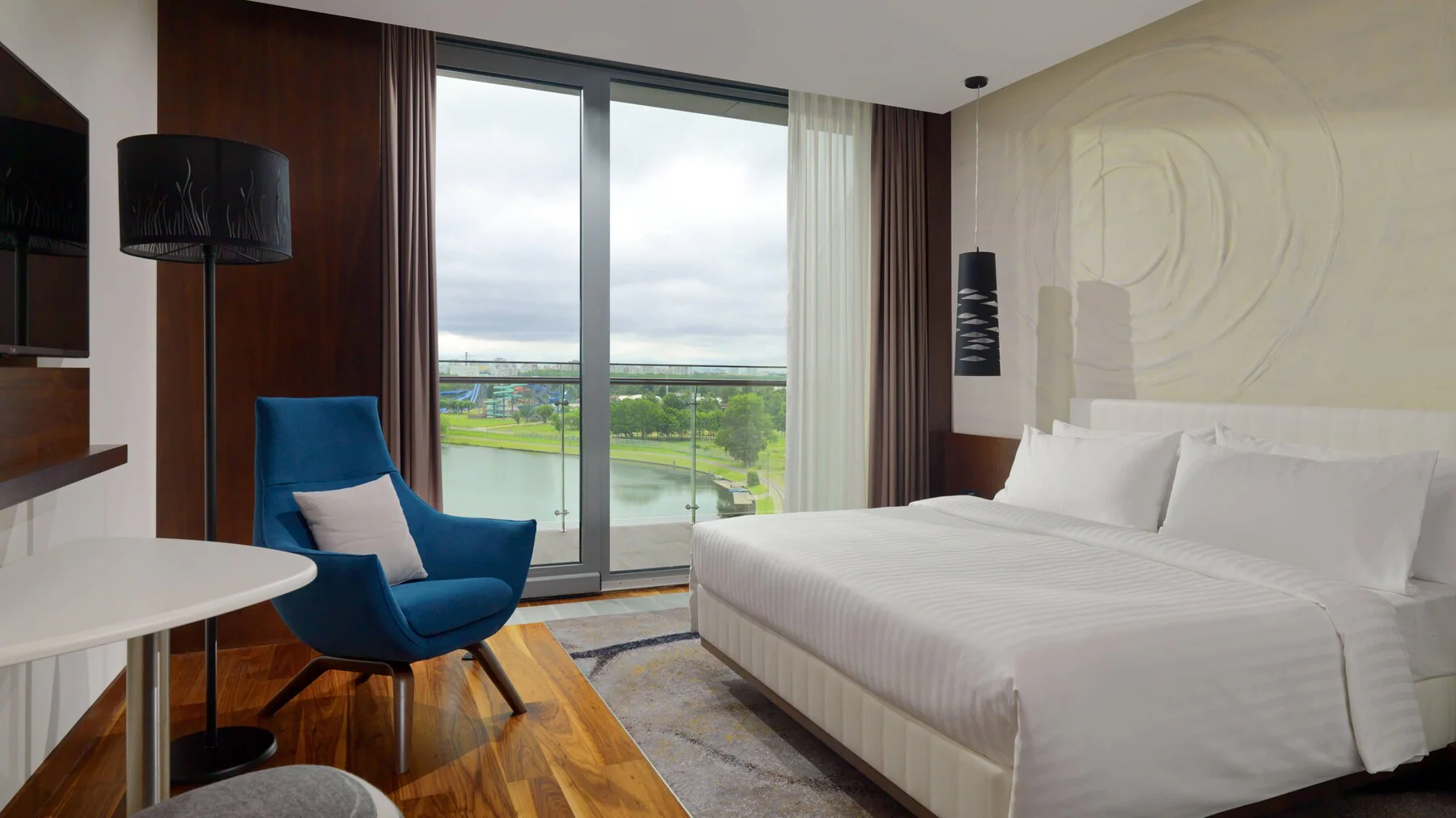 Minsk Marriott oda ve süit iç mekânı