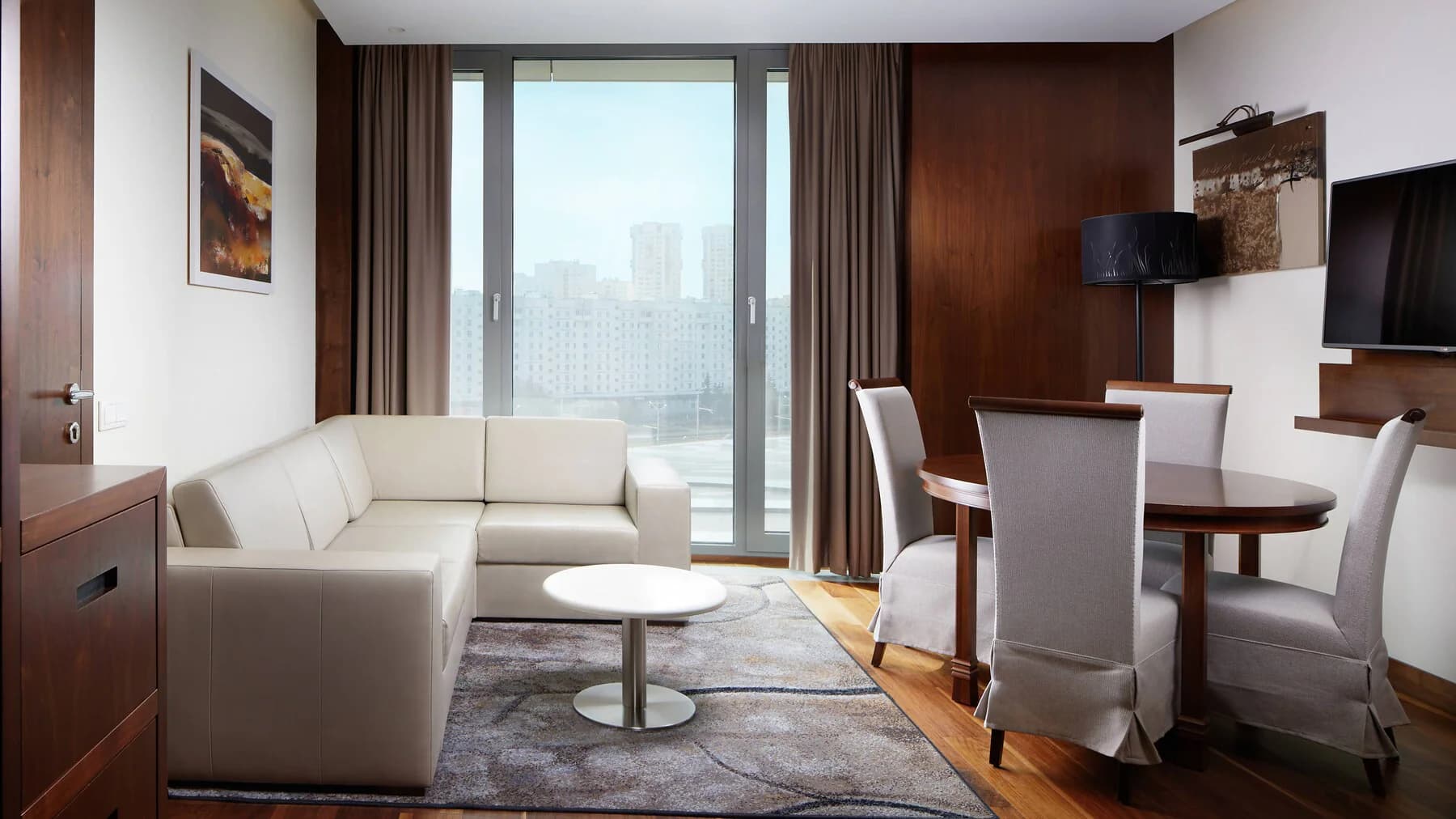 Minsk Marriott oda ve süit iç mekânı