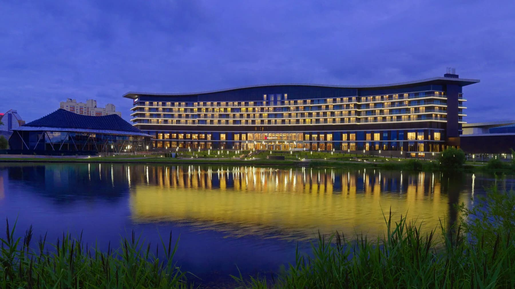 Minsk Marriott dış cephe ve açık alanlar