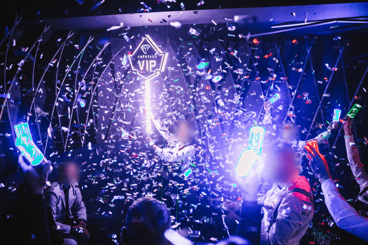 Crystal Hall VIP gece atmosferi